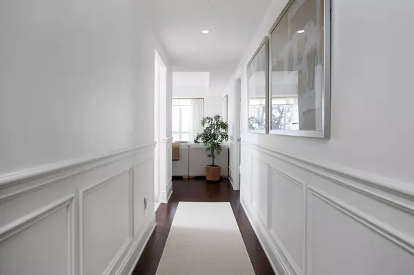 Oakville, ON L6L 0B4,3500 Lakeshore RD W #327