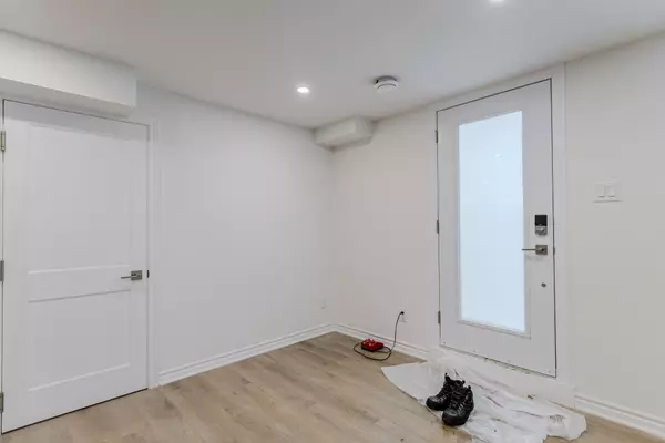 Orleans - Convent Glen And Area, ON K1W 0S9,142 Lumen PL #B