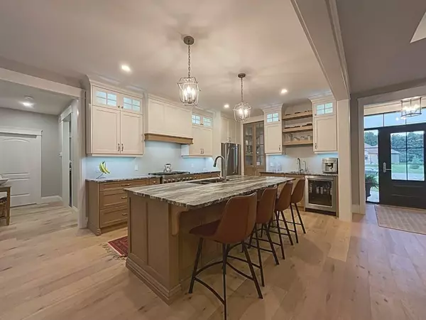 Norfolk, ON N3Y 4J9,93 Woodland DR