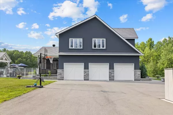 Orleans - Cumberland And Area, ON K4C 1S1,2440 Emmett RD