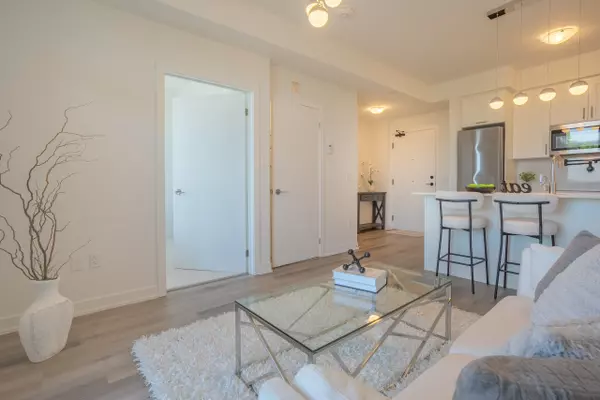 Hamilton, ON L8E 0L2,600 North Service RD #313