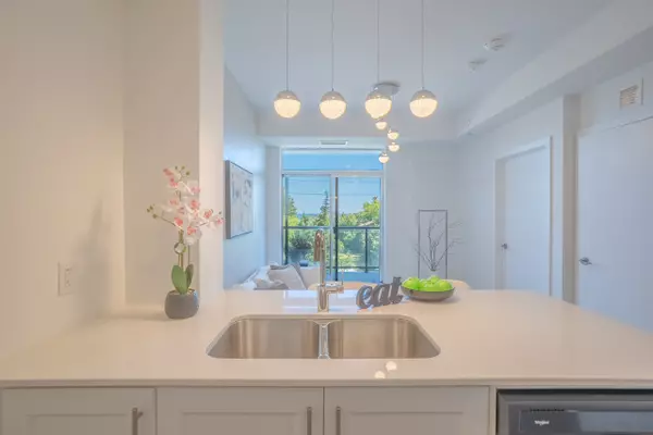 Hamilton, ON L8E 0L2,600 North Service RD #313