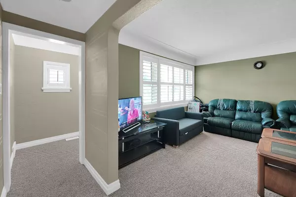 Niagara Falls, ON L2J 1Z6,6616 Riall ST