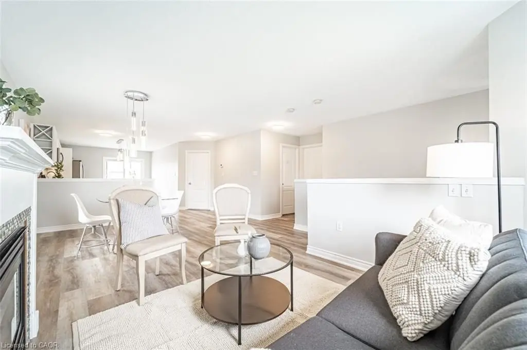 Hamilton, ON L8J 3X2,12 Shadetree CRES #1