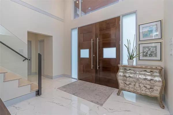 Oak Bay, BC V8R 5Y9,2328 Dunlevy St