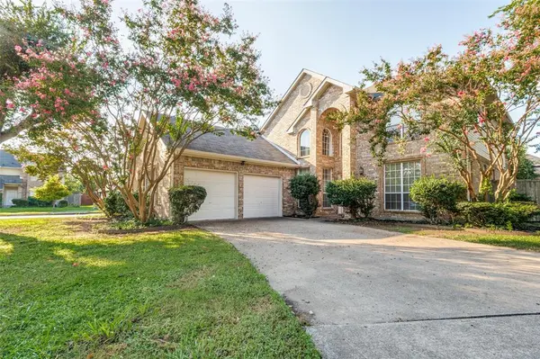 2402 Whispering Cove Circle,  Garland,  TX 75044