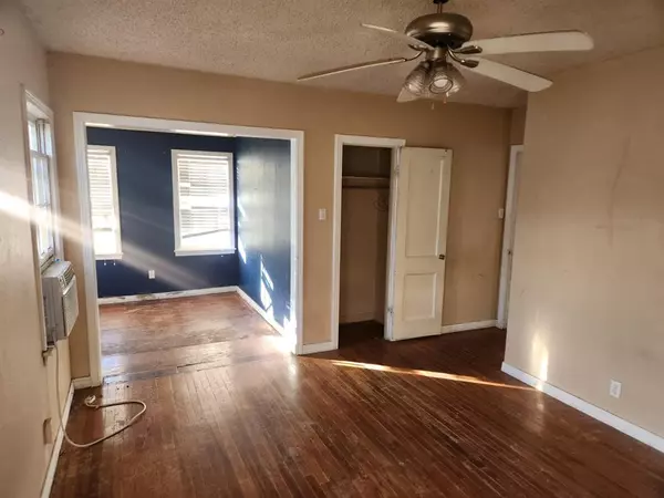 Jacksboro, TX 76458,523 Richardson Street