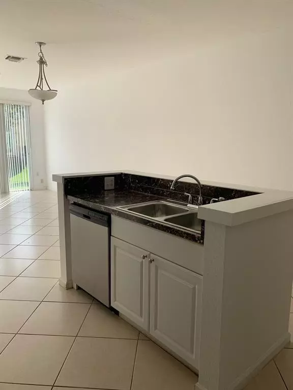 Tamarac, FL 33321,6366 LANDINGS WAY #6366