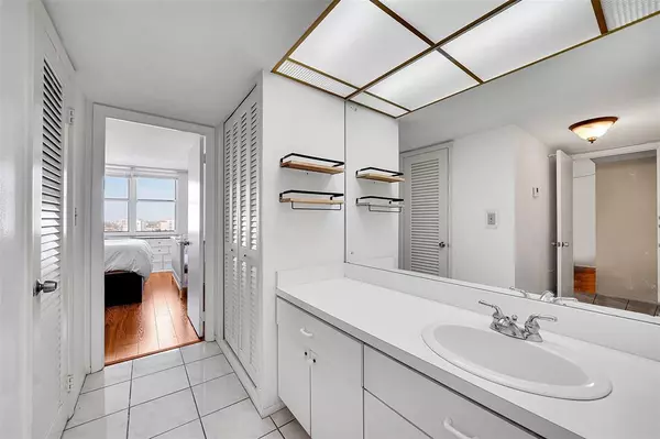 Pompano Beach, FL 33062,301 N Ocean Blvd #1201