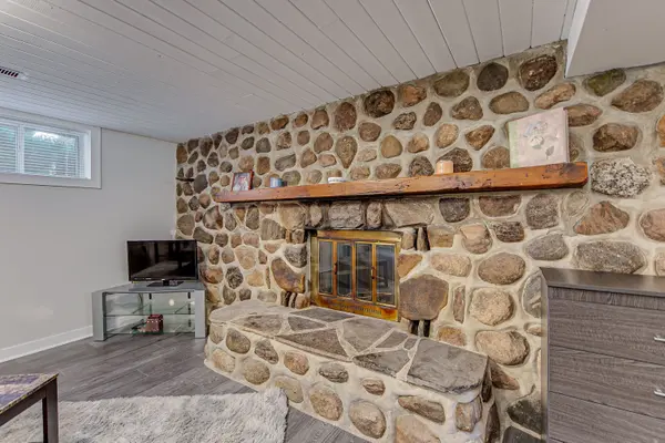 Georgina, ON L4P 2R2,148 Riverglen DR #Basement