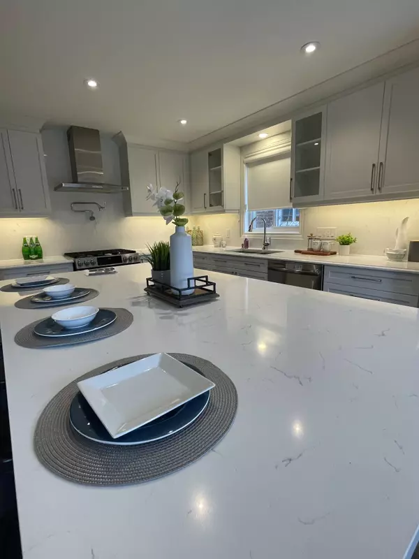 Niagara Falls, ON L2H 0B4,6456 Armelina CRES