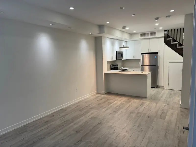 3550 Colonial DR #30, Mississauga, ON L5L 0C1