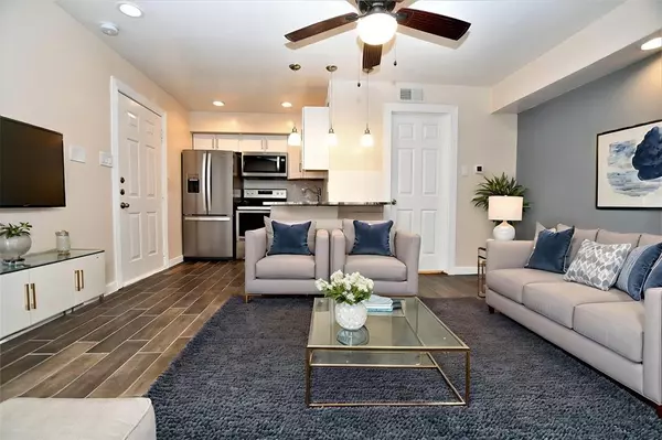 9821 Walnut Street #303, Dallas, TX 75243