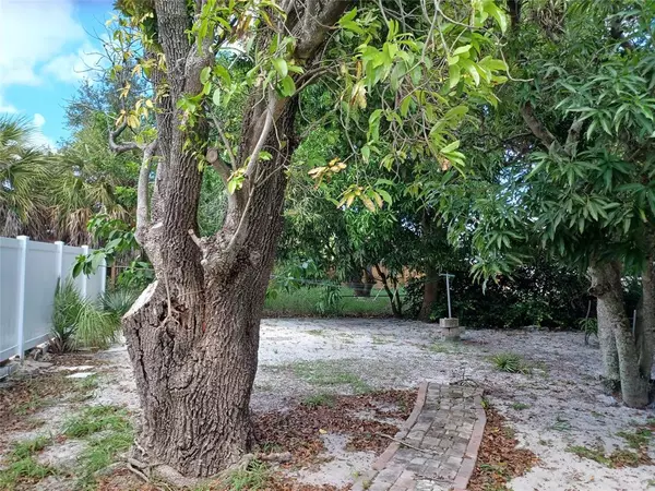 Deerfield Beach, FL 33441,163 SW 4th St