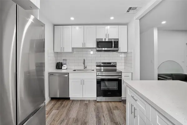 Oakland Park, FL 33309,617 NW 43rd Ct