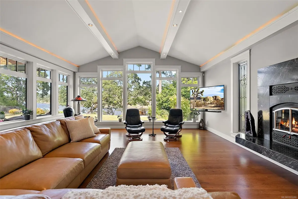 View Royal, BC V9B 1M7,2751 Shoreline Dr