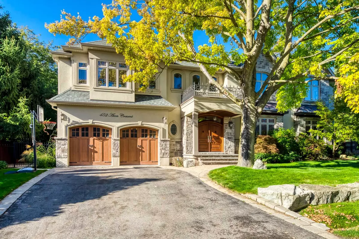 Oakville, ON L6J 2T3,452 Avon CRES