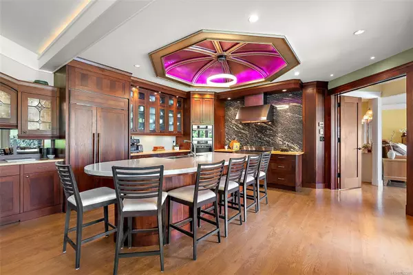 View Royal, BC V9B 1M7,2751 Shoreline Dr