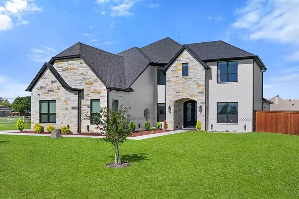 10901 Chriswood Drive,  Crowley,  TX 76036