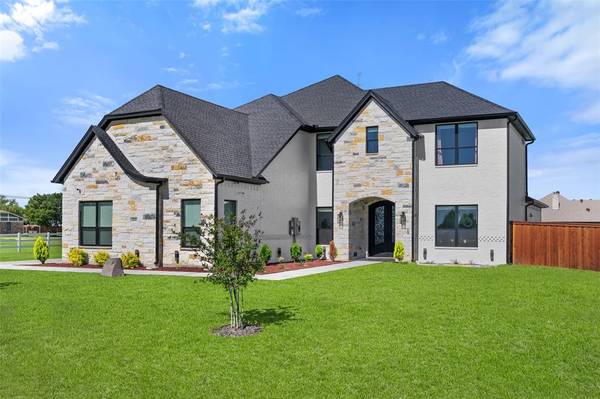 10901 Chriswood Drive,  Crowley,  TX 76036