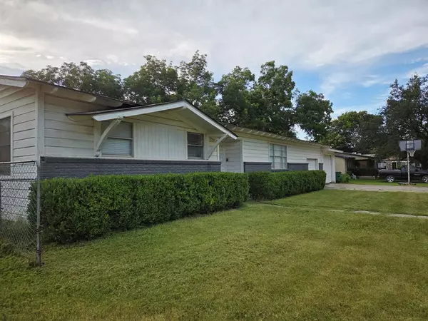 304 S Buffalo Street, Chico, TX 76431