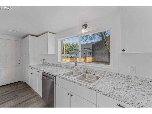 Oakridge, OR 97463,48181 HIGHWAY 58