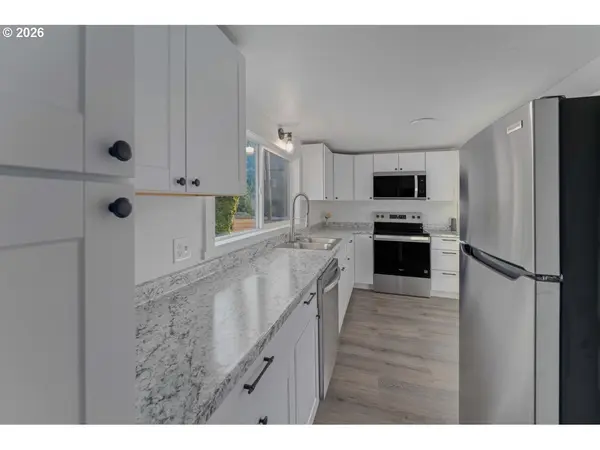 Oakridge, OR 97463,48181 HIGHWAY 58