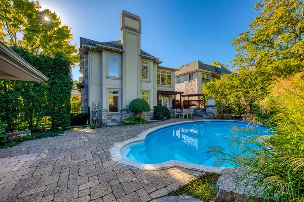 Oakville, ON L6J 2T3,452 Avon CRES