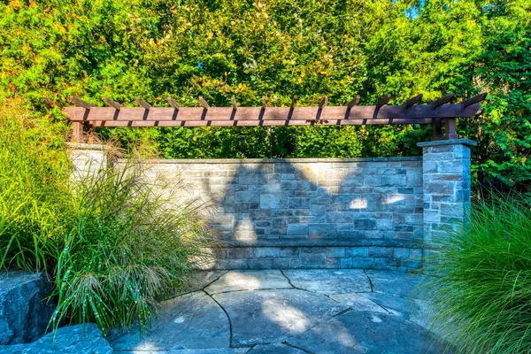 Oakville, ON L6J 2T3,452 Avon CRES