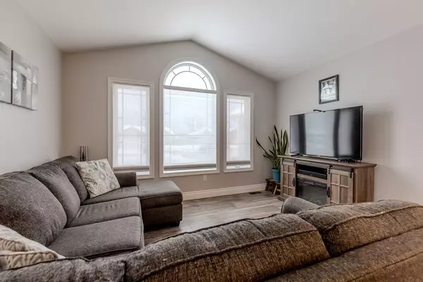 Petawawa, ON K8H 0A5,1043 Limestone TRL E