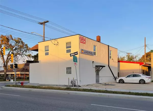 Winnipeg, MB R3E 0E3,984 Sargent AVE