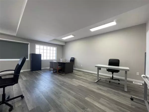 Winnipeg, MB R3E 0E3,984 Sargent AVE