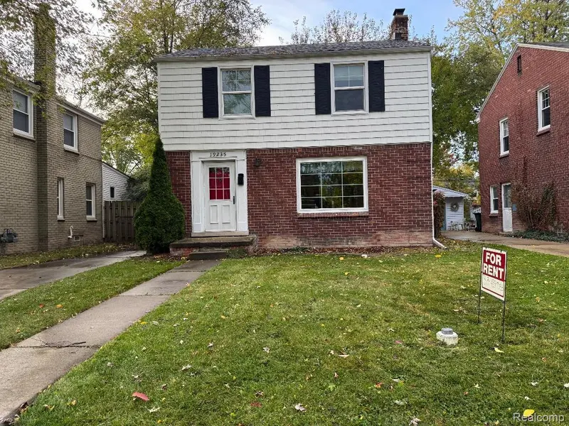 19235 RAYMOND ST, Grosse Pointe Woods, MI 48236