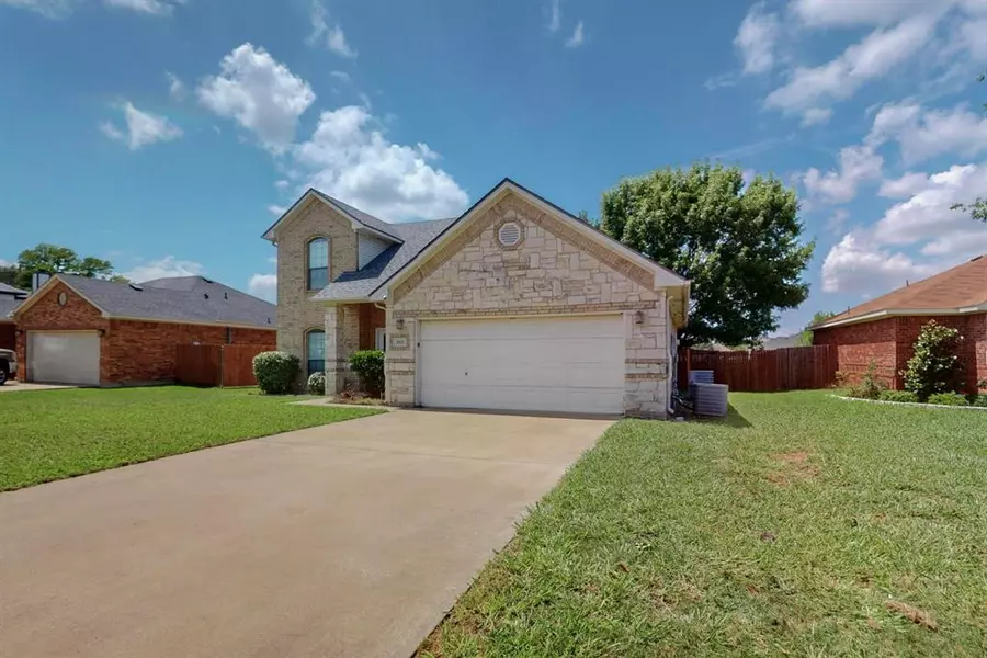 805 Brandon Drive, Seagoville, TX 75159