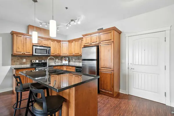 Sylvan Lake, AB T4S 0G7,4707 50 ST #203