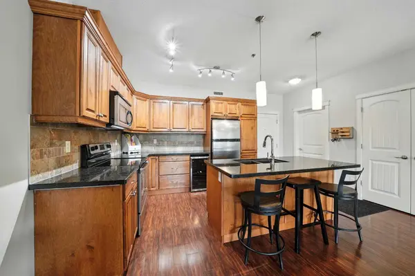 Sylvan Lake, AB T4S 0G7,4707 50 ST #203