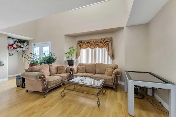 Calgary, AB T3J 5B4,197 Tarawood PL NE