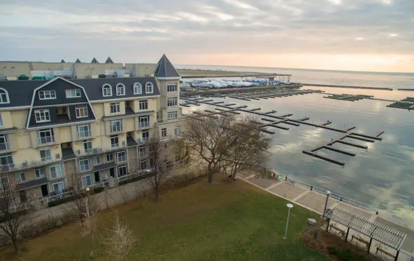 Toronto C01, ON M5V 3P4,38 Stadium RD #688