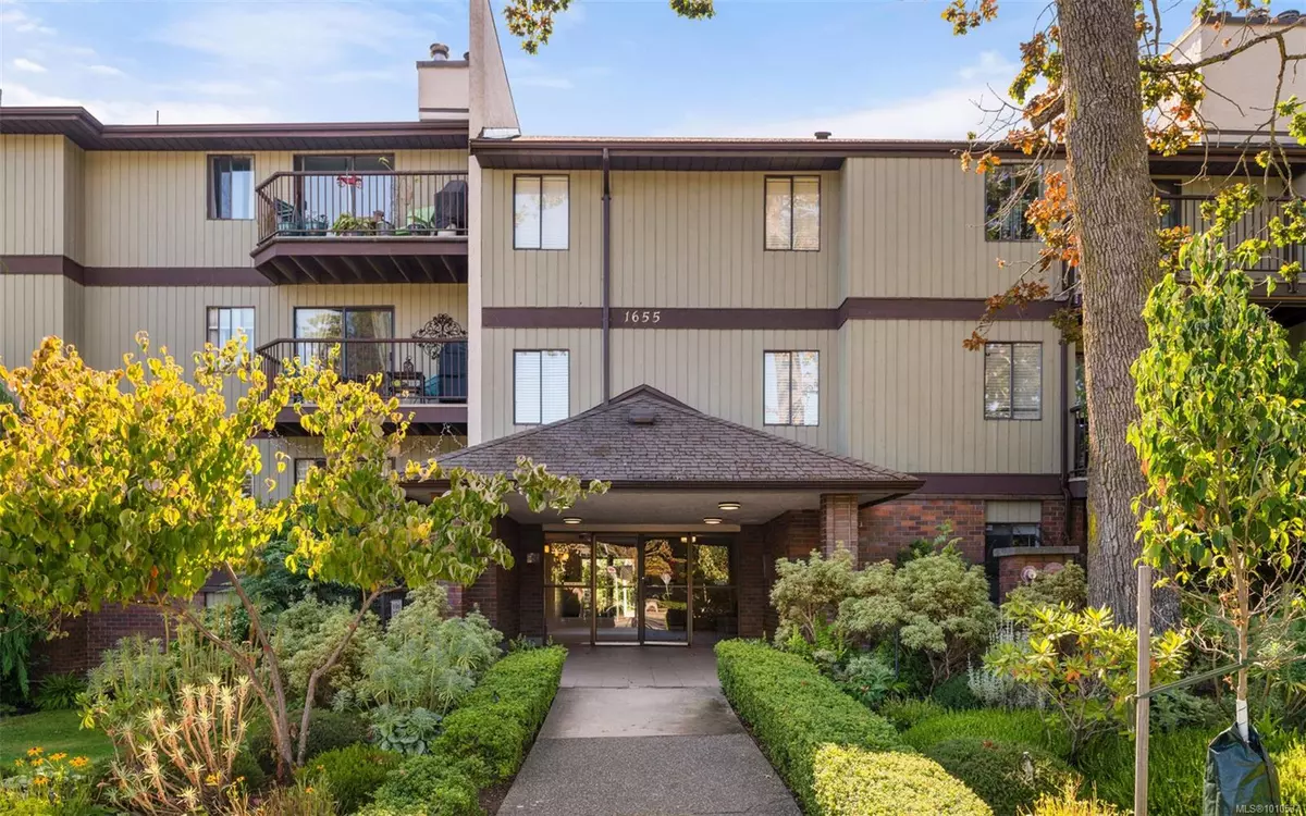 Victoria, BC V8R 1L4,1655 Begbie St #114