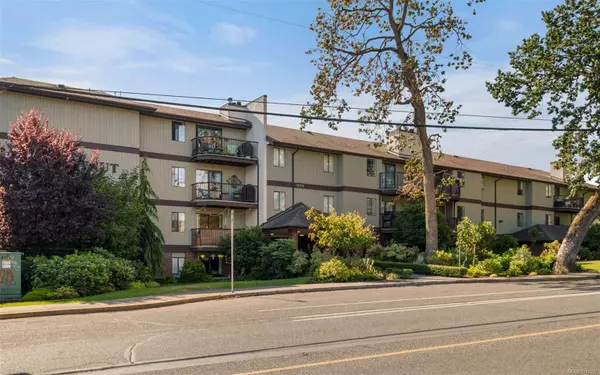 Victoria, BC V8R 1L4,1655 Begbie St #114