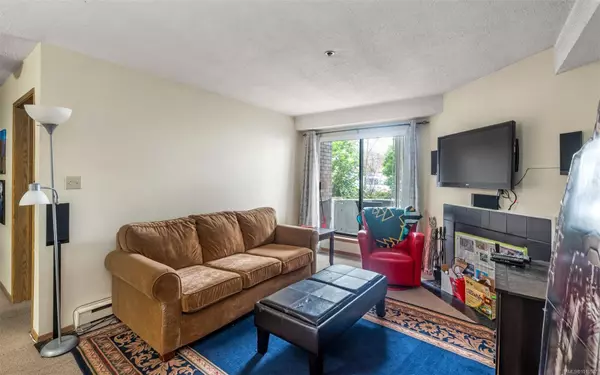 Victoria, BC V8R 1L4,1655 Begbie St #114