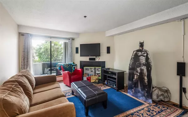 Victoria, BC V8R 1L4,1655 Begbie St #114