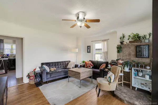 Saanich, BC V8Z 3V5,3222 Millgrove St