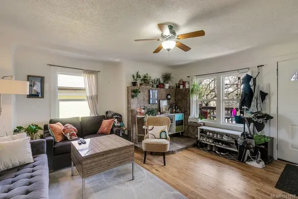 Saanich, BC V8Z 3V5,3222 Millgrove St