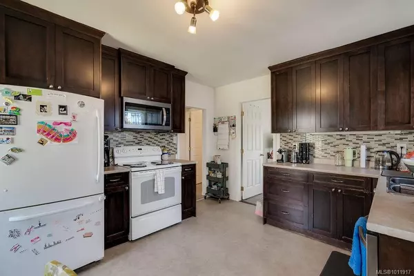 Saanich, BC V8Z 3V5,3222 Millgrove St