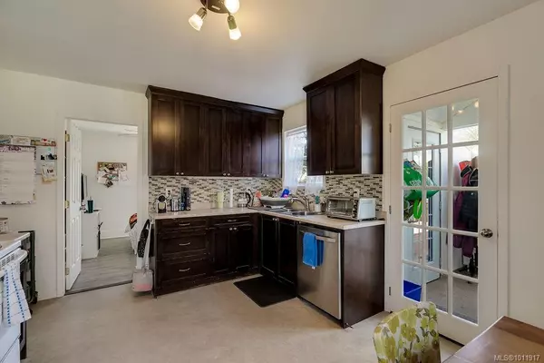 Saanich, BC V8Z 3V5,3222 Millgrove St