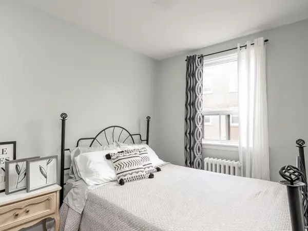 Burlington, ON L7R 1G4,2128 Harris CRES #10