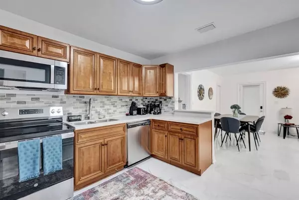 Hollywood, FL 33020,2001 Washington St