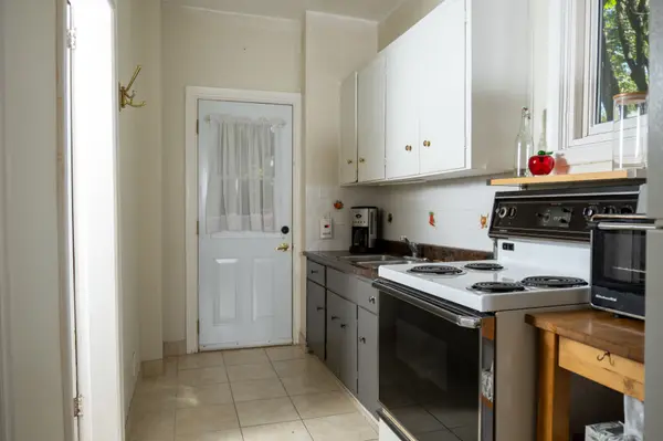 Toronto C08, ON M5A 2T5,267 Seaton ST