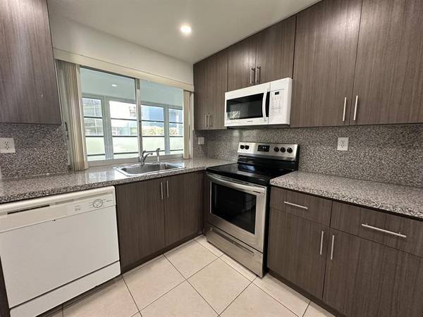 Tamarac, FL 33321,9401 Lime Bay Blvd #115